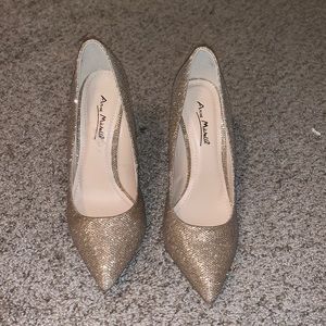 Gold never been worn Ann Michelle heels